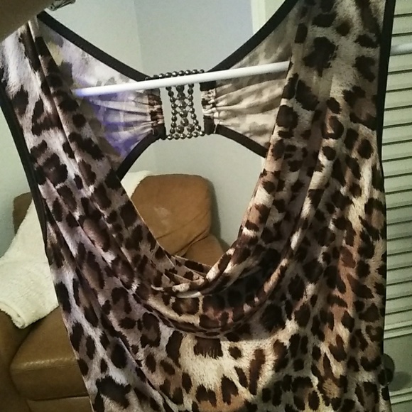 Leopard print scoop neck top - Picture 4 of 4